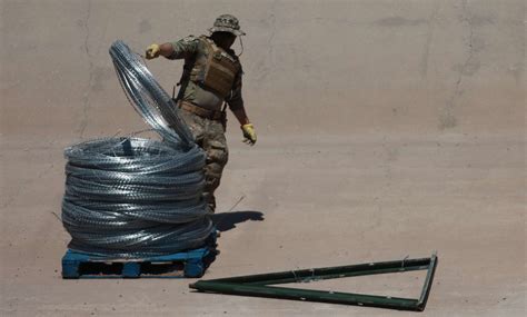 Texas Installing Concertina Wire Along New Mexico Border Abc News