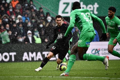 Messi in assist mode as PSG beats 10-man St Etienne | Inquirer Sports