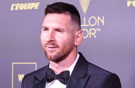 Lionel Messi Fatura A Bola De Ouro Pela Oitava Vez Na Carreira