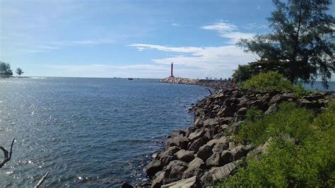 Pantai Lentera Merah Di Bengkulu Atourin