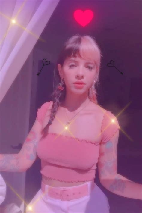 Melanie Martinez Alt Artist Queen Hd Phone Wallpaper Peakpx