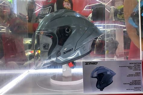 Foto Beli Helm Di GIIAS 2024 Diukur Langsung Biar Pas