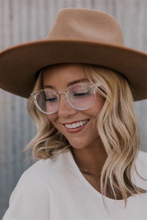 Durchsichtige Brille Trends Damen Modernes Outfit Mittellange