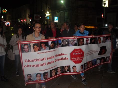 A Fasano Una Fiaccolata Per Commemorare Le Vittime Della Strada