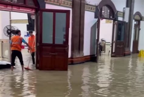 Semarang Banjir Stasiun Tawang Ikut Terendam