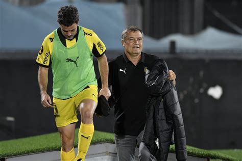 Apertura Peñarol derrotó 3 0 a Rampla Juniors en el Centenario y sigue