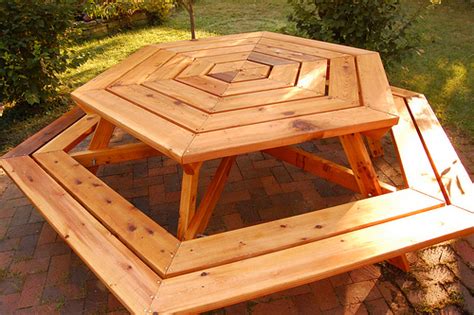 Hexagonal Cedar Picnic Table | Mamaliga