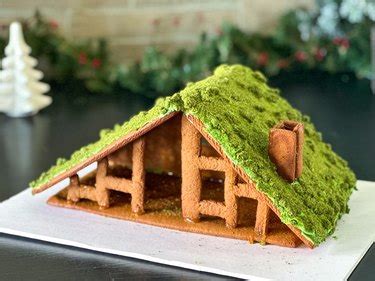 Taylor Swift Gingerbread House Design Tutorial | ehow