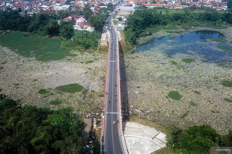 Sampah Sepanjang Tiga Kilometer Cemari Sungai Citarum Antara News