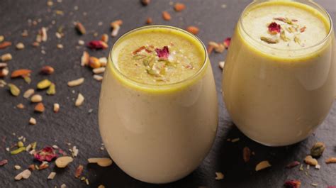 बादाम मिल्क शेक रेसिपी हिंदी में । Badam Milk Shake Recipe In Hindi