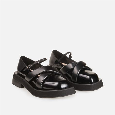 niki amma shoes accessories