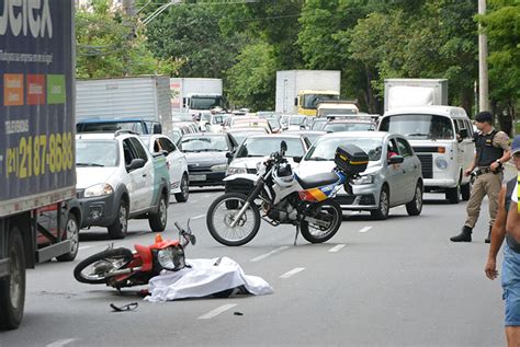 Motociclista Morre Em Acidente Na Avenida Brasil