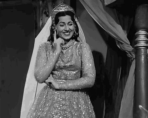 Madhubala in Chalti Ka Naam Gaadi - 1958 : r/ClassicDesiBeauties