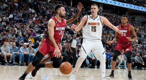 Nuggets Enfrentando Al Tres Veces Campe N Heat En Su Primera Aparici N