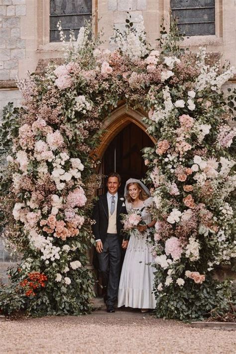 Princess Beatrice's Pale Pink Wedding Bouquet - Royal Wedding Flowers ...