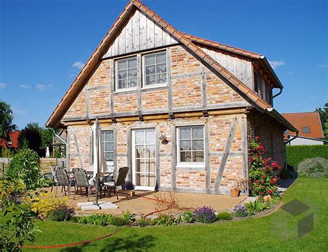 Landhaus Garten mit Terrasse Fachwerkhäuser Style at home Haus