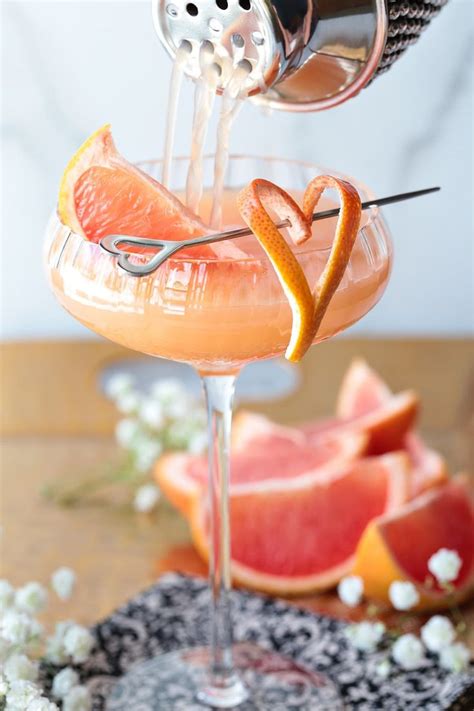 A French Blonde Cocktail Is Light Gin Drink That S As Tasty As It Looks
