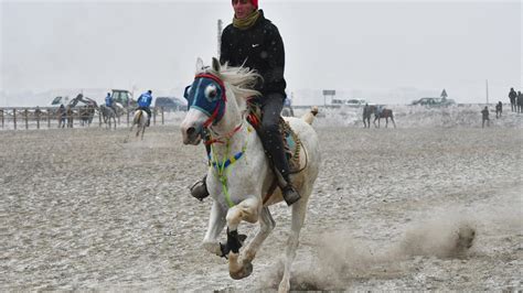 Karsta Kar Alt Nda Atl Cirit Nefes Kesti Trt Haber Foto Galeri