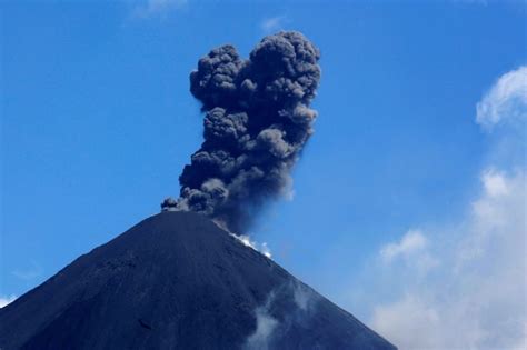 Guatemala's Pacaya volcano erupts, officials warn of burning ...