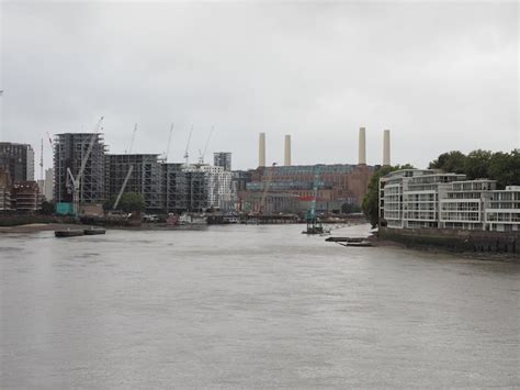 Premium Photo | River Thames in London