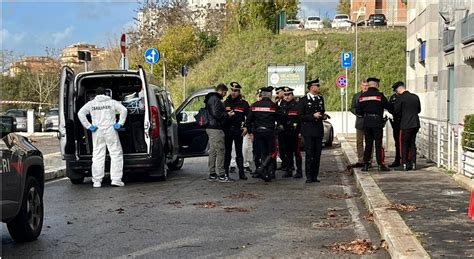 Sparatoria in un bar a Roma chi sono i morti cos è successo