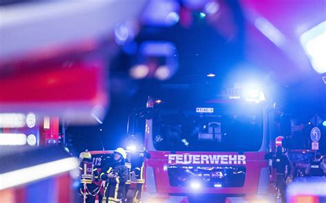 Saarbrücken Feuerwehr im Einsatz Feuer in Miethaus mehrere Menschen