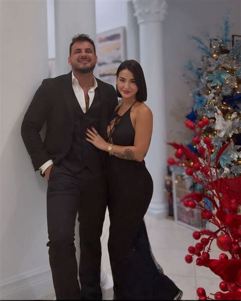 Arlen Villar | Con la persona correcta, te enamoras también de ti ️