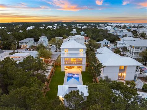 Modern Coastal Retreat In Santa Rosa Beach With Impeccable Design