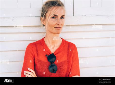 Tan Tanned Blonde Blond Hi Res Stock Photography And Images Alamy