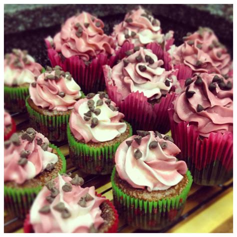 Pretty In Pink Cupcakes Chocolate With Vanilla Buttercream And Mini Chocolate Chips Rfoodporn