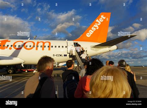 Tenerife - Easyjet flight from south airport. Passengers boarding Stock
