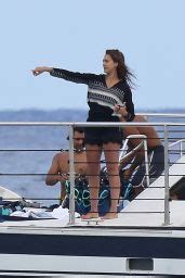 Jessica Alba Wearing A Bikini In Hawaii July 2016 CelebMafia