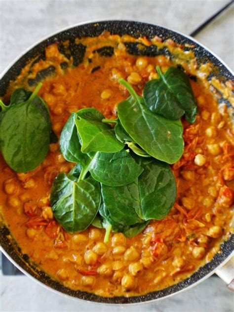 Creamy Harissa Chickpeas Elavegan