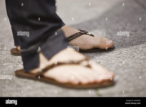 Füße flip flops Fotos und Bildmaterial in hoher Auflösung Alamy