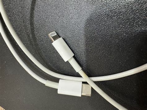 二手 Apple原廠 Usb C 對 Lightning 連接線 1 公尺 台中可面交 手機及配件 電子周邊配件及產品 充電器及電線