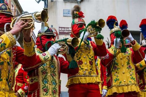 Tradiciones Y Cultura De N Poles Religi N Fiestas Costumbres Y M S