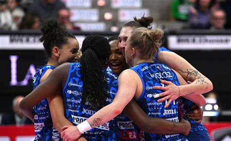 Mondiale Per Club Volley Femminile Conegliano E Milano Partono