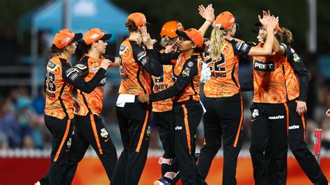 Perth Scorchers Women Beat Brisbane Heat Women By 3 Runs Brisbane