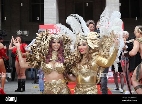 Micaela Sch Fer Liah Lou Medusa Und Patricia Blanco Bei Der Er Ffnung