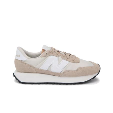 Baskets New Balance 237 Femme Beiges Et Blanches Chez DM Sports