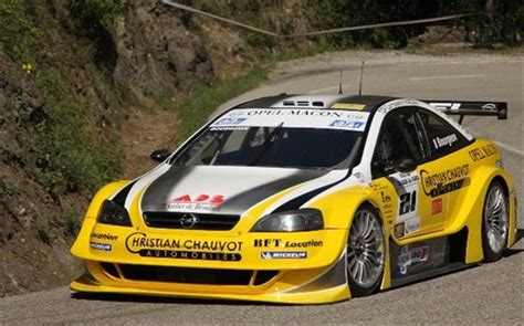 Saint Bénigne Le Pilote Dan Bourgeon En Course Dans Le Beaujolais L