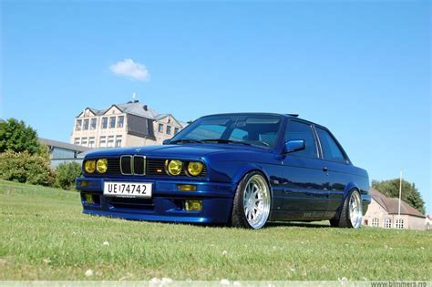 My "stanced"(?) BMW E30 you judge ;D