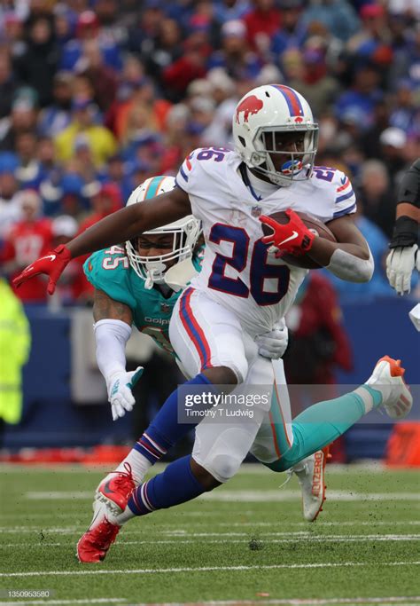 News Photo : Devin Singletary of the Buffalo Bills runs the... Bills Football, Nfl Football ...