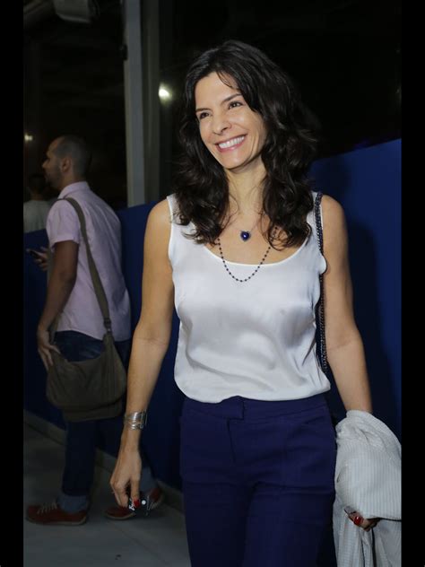 Foto Helena Ranaldi Prestigiou A Pr Estreia Do Filme Boa Sorte