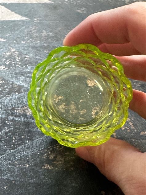 Vintage Vaseline Diamond Cut Uranium Glowing Art Glass Toothpick Holder Ebay