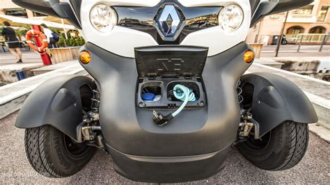 RENAULT Twizy EV Review - autoevolution