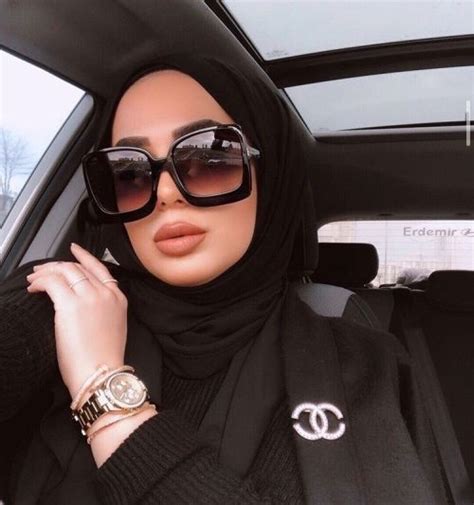 How To Look Stunning With Sunglasses As A Hijabi Hijabi Trending Sunglasses Girl With Sunglasses