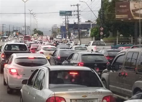 Dia De Chuva é Marcado Por Congestionamentos Nas Principais Avenidas De