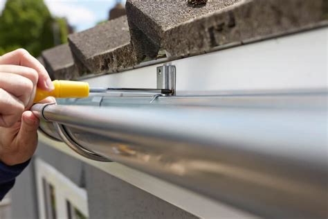 How to Repair Leaking Gutters - Saxakali