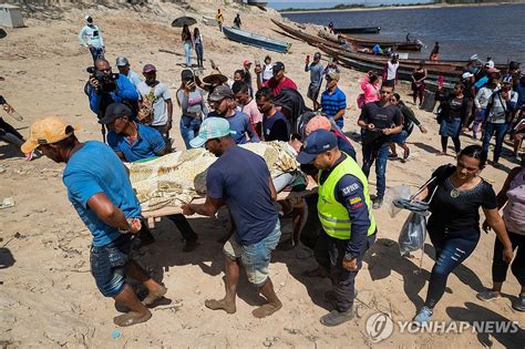 베네수엘라 불법 노천 금광 붕괴30여명 사망·100여명 매몰 추정 연합뉴스